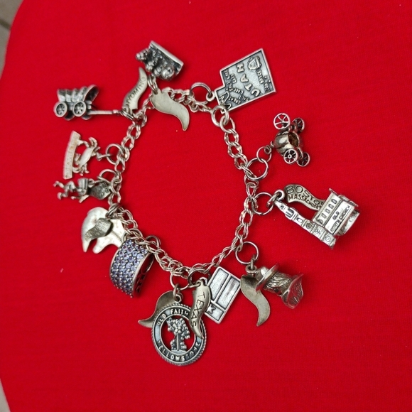 Vtg. One of a Kind Sterling Silver Charm Bracelet 19 Sterling Silver Charms 7.5" - Picture 15 of 15